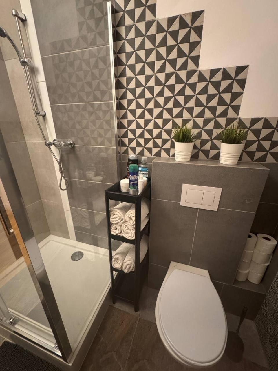 Hostel Enios Zwierzyniecka 6 *