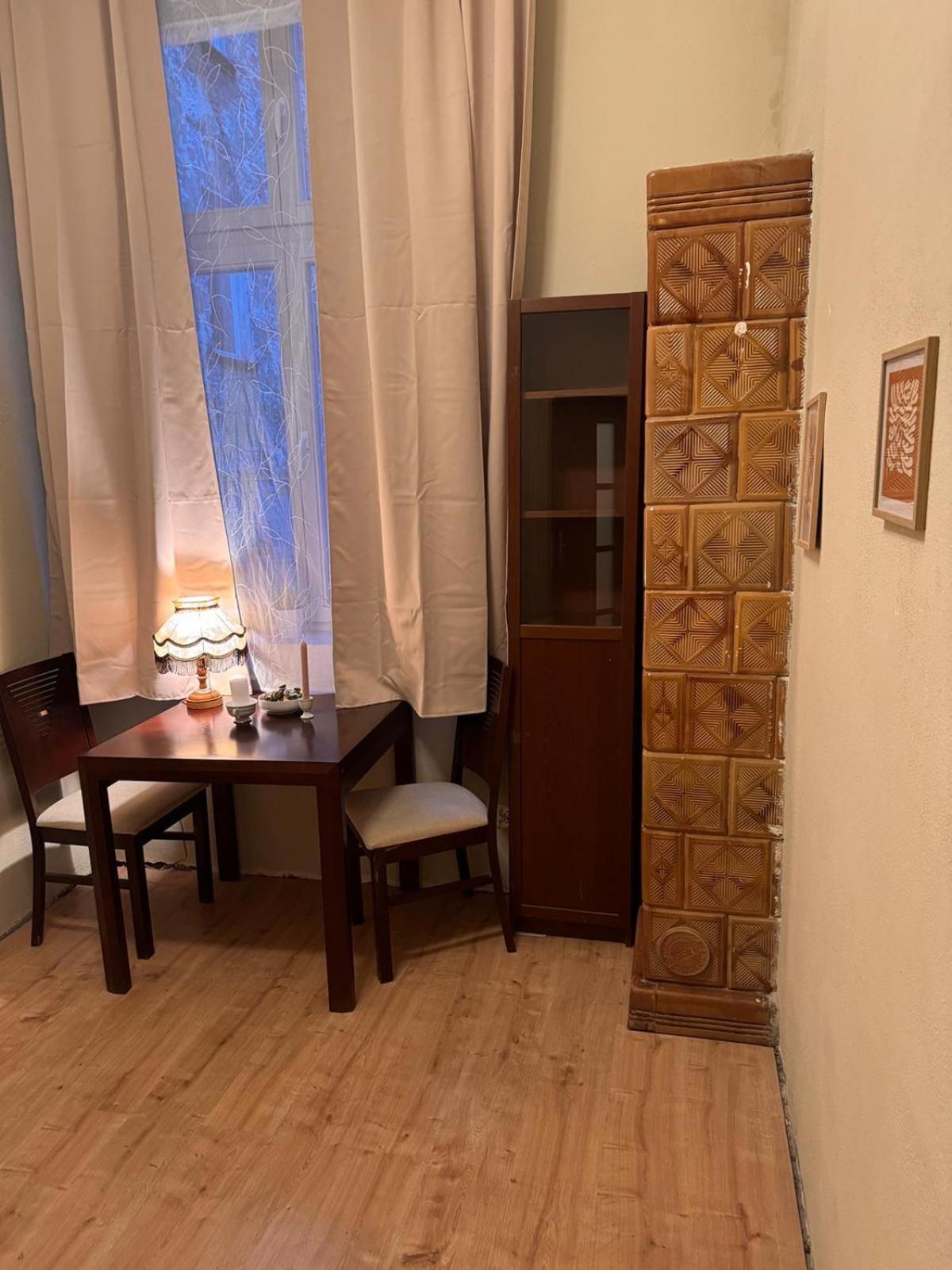 Enios Zwierzyniecka 6 *